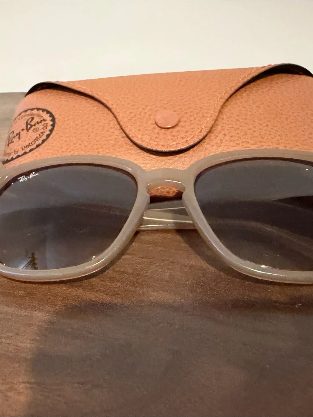 Ray-Ban light brown wayfarer Sunglasses with Tan Case